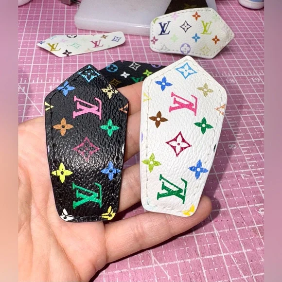 💗 White or Black Multicolor Murakami snap Hair clip One piece ‼️ - Picture 5 of 15